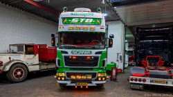 20250330-Tom-Holding-00345 20250330-Tom-Holding-00345